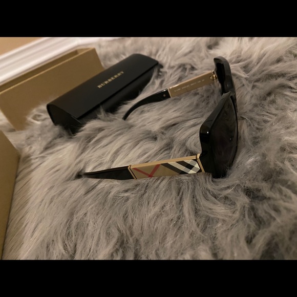 Brand New beautiful Burberry Sunglasses - Picture 5 of 10